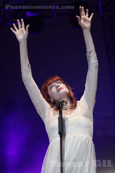 FLORENCE AND THE MACHINE - 2010-06-27 - PARIS - Hippodrome de Longchamp - 
